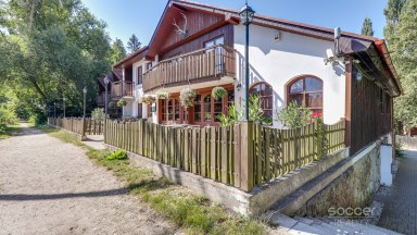 Lovecký hotel Jivák – perla svatojiřských lesů u rybníka Jívák