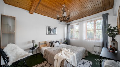 Prodej výjimečné historické stavby 1 150 m² s pozemkem 2 217 m² u rybníka Jivák – 36 minut od Prahy