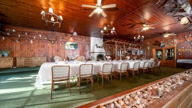 Prodej výjimečné historické stavby 1 150 m² s pozemkem 2 217 m² u rybníka Jivák – 36 minut od Prahy