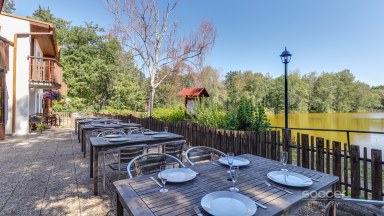 Prodej výjimečné historické stavby 1 150 m² s pozemkem 2 217 m² u rybníka Jivák – 36 minut od Prahy