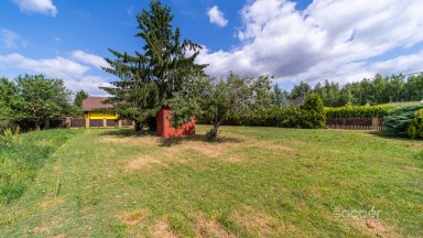 Prodej stavebního pozemku 1300 m2 v obci Záryby.