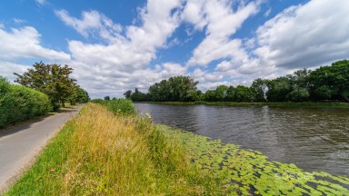 Prodej stavebního pozemku 1300 m2 v obci Záryby.