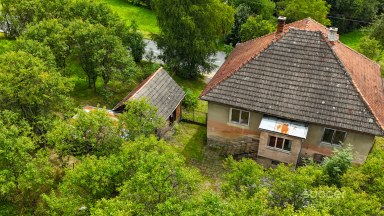 Prodej rodinného domu s velkým stavebním pozemkem - Sehradice, okres Zlín.