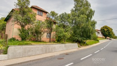 Prodej rodinného domu s velkým stavebním pozemkem - Sehradice, okres Zlín.