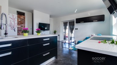 Pronájem luxusního bytu 2+kk s terasou (83,8 m²), Vojkovice, okres Mělník