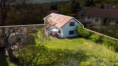 Malebný venkovský dům se zahradou blízko Českého ráje.