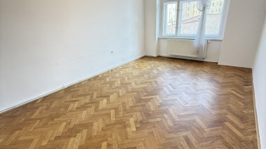 Pronájem bytu 3+1, 110 m2 v Praze 3, ulice Nitranská.