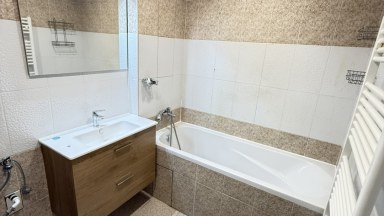 Pronájem bytu 3+1, 110 m2 v Praze 3, ulice Nitranská.