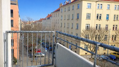 Pronájem krásného bytu 1+kk 38 m2/PS/S, ul. Randova, Praha 5 - Smíchov.