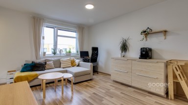 Prodej bytu 2+kk s balkonem a garážovým stáním v ulici Oty Bubeníčka, Praha 22 - Uhříněves