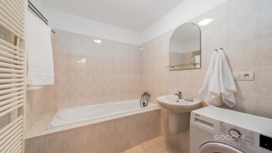 Z obýváku přímo na sjezdovku! Stylový apartmán 1+kk s terasou a parkováním – Prkenný Důl