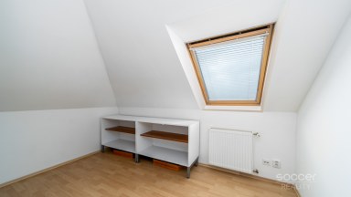 Jedinečný mezonet 3+kk+šatna v žádané čtvrti Mladé Boleslavi.