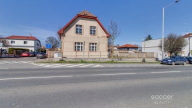 Pronájem staršího rodinného domu 4+1, pozemek 674 m2, ul. Dobšická, Praha – Horní Počernice.